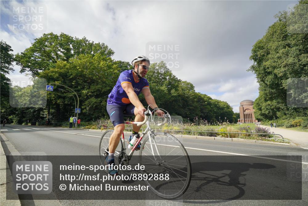 14.09.2025 - Stadtparktriathlon Michael Burmester http://msf.ph/oto/8892888 14.09.2025 11:28:00 Radfahren 848, 890, 897, 916, 925, 941 meine-sportfotos.de