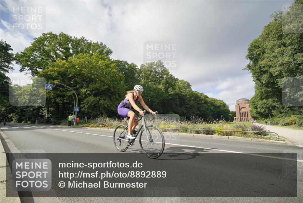 14.09.2025 - Stadtparktriathlon Michael Burmester http://msf.ph/oto/8892889 14.09.2025 11:28:05 Radfahren 848, 854, 916, 925, 941 meine-sportfotos.de
