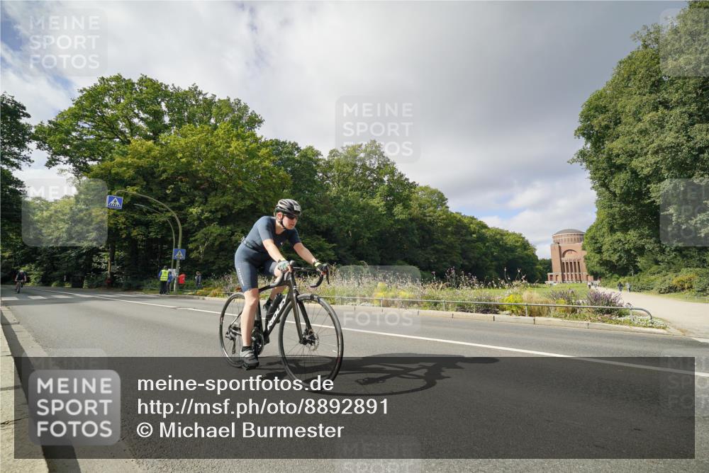 14.09.2025 - Stadtparktriathlon Michael Burmester http://msf.ph/oto/8892891 14.09.2025 11:28:08 Radfahren 854, 925, 941 meine-sportfotos.de