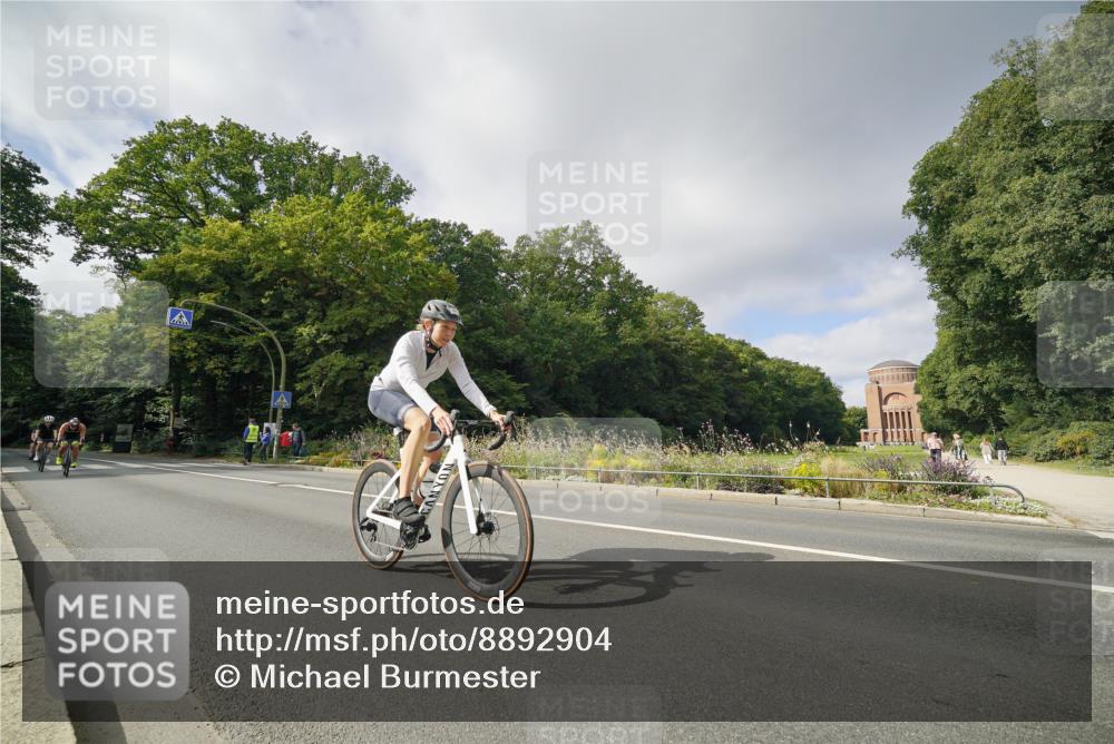 14.09.2025 - Stadtparktriathlon Michael Burmester http://msf.ph/oto/8892904 14.09.2025 11:28:51 Radfahren 938, 973, 982, 984, 989, 1018, 1019 meine-sportfotos.de