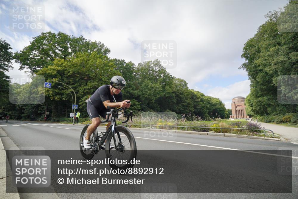 14.09.2025 - Stadtparktriathlon Michael Burmester http://msf.ph/oto/8892912 14.09.2025 11:29:42 Radfahren 873, 892 meine-sportfotos.de