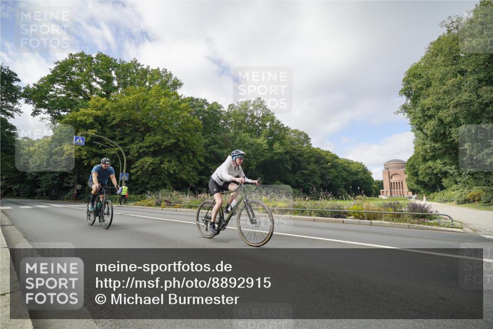 14.09.2025 - Stadtparktriathlon Michael Burmester http://msf.ph/oto/8892915 14.09.2025 11:29:52 Radfahren 873, 891, 981 meine-sportfotos.de