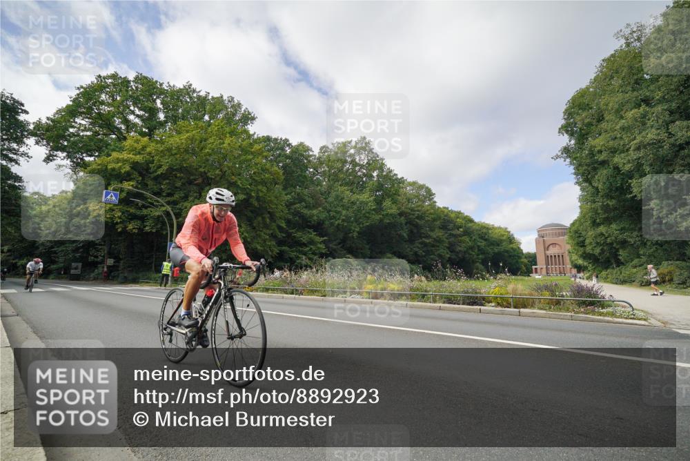 14.09.2025 - Stadtparktriathlon Michael Burmester http://msf.ph/oto/8892923 14.09.2025 11:30:13 Radfahren 828, 870, 918, 921, 939, 955 meine-sportfotos.de
