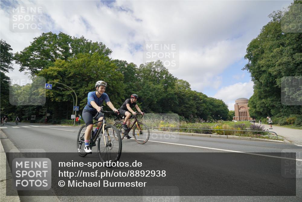 14.09.2025 - Stadtparktriathlon Michael Burmester http://msf.ph/oto/8892938 14.09.2025 11:30:56 Radfahren 862, 882, 929, 945, 964, 987, 998 meine-sportfotos.de