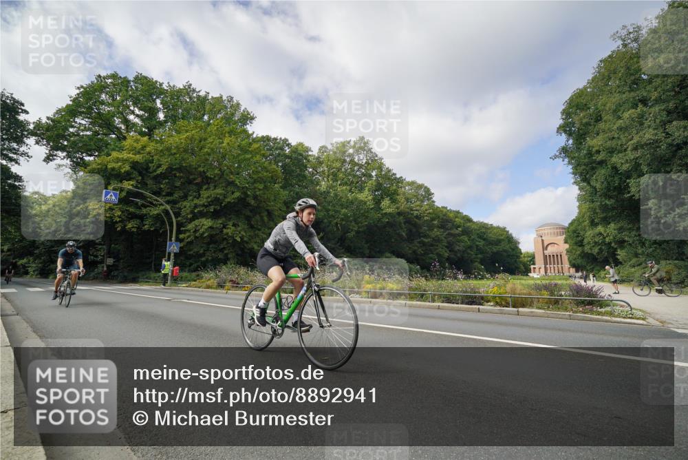 14.09.2025 - Stadtparktriathlon Michael Burmester http://msf.ph/oto/8892941 14.09.2025 11:31:01 Radfahren 862, 882, 920, 929, 945, 957, 964, 987 meine-sportfotos.de