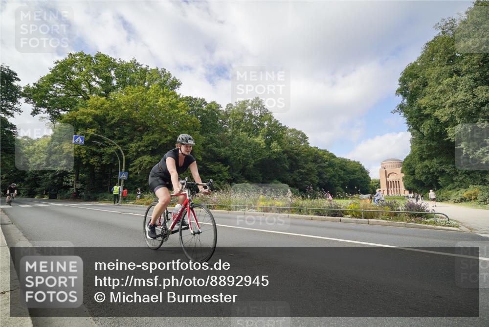 14.09.2025 - Stadtparktriathlon Michael Burmester http://msf.ph/oto/8892945 14.09.2025 11:31:06 Radfahren 862, 920, 929, 957, 964, 972, 987 meine-sportfotos.de