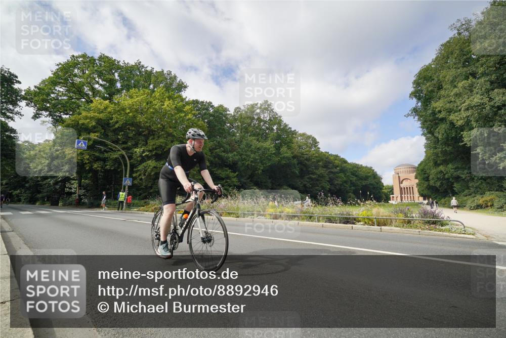14.09.2025 - Stadtparktriathlon Michael Burmester http://msf.ph/oto/8892946 14.09.2025 11:31:09 Radfahren 858, 920, 943, 957, 972, 1007 meine-sportfotos.de