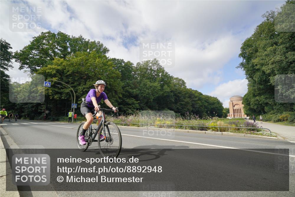 14.09.2025 - Stadtparktriathlon Michael Burmester http://msf.ph/oto/8892948 14.09.2025 11:31:14 Radfahren 858, 886, 920, 943, 972, 978, 1007 meine-sportfotos.de