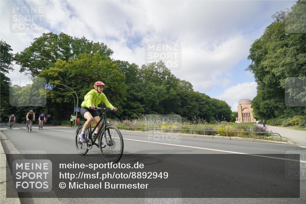 14.09.2025 - Stadtparktriathlon Michael Burmester http://msf.ph/oto/8892949 14.09.2025 11:31:16 Radfahren 858, 886, 943, 972, 978, 1001, 1007 meine-sportfotos.de