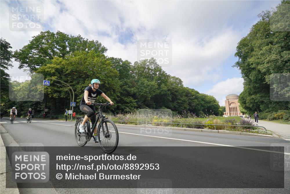 14.09.2025 - Stadtparktriathlon Michael Burmester http://msf.ph/oto/8892953 14.09.2025 11:31:22 Radfahren 857, 858, 886, 943, 978, 1001, 1002, 1007 meine-sportfotos.de