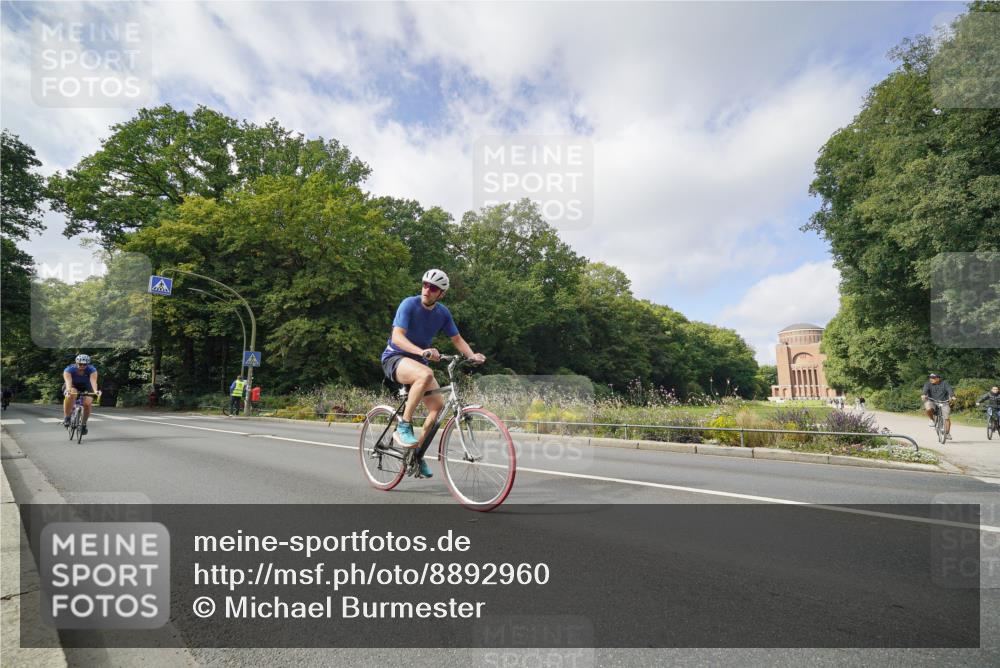 14.09.2025 - Stadtparktriathlon Michael Burmester http://msf.ph/oto/8892960 14.09.2025 11:31:40 Radfahren 876, 893, 895, 940, 958 meine-sportfotos.de