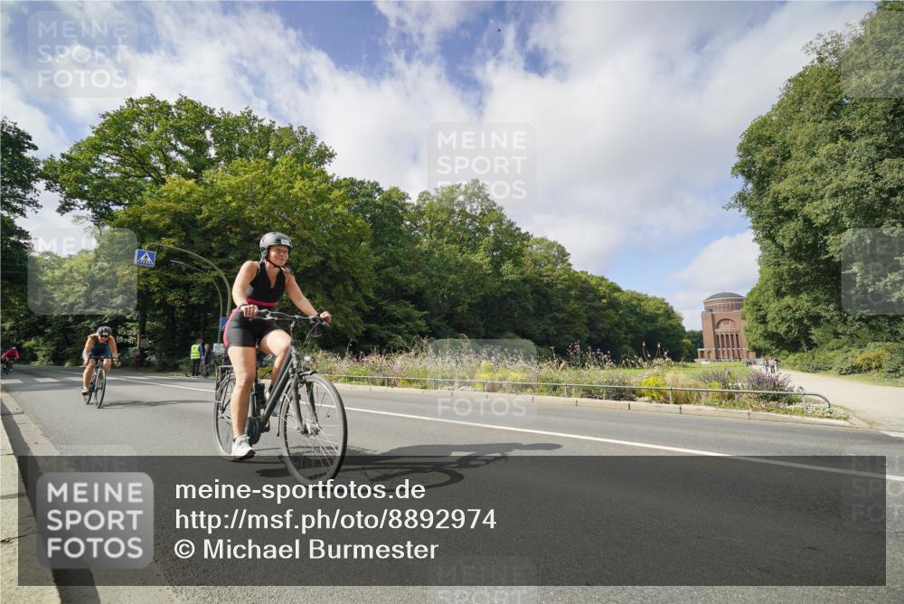 14.09.2025 - Stadtparktriathlon Michael Burmester http://msf.ph/oto/8892974 14.09.2025 11:32:16 Radfahren 894, 966, 968, 974, 997, 1017 meine-sportfotos.de
