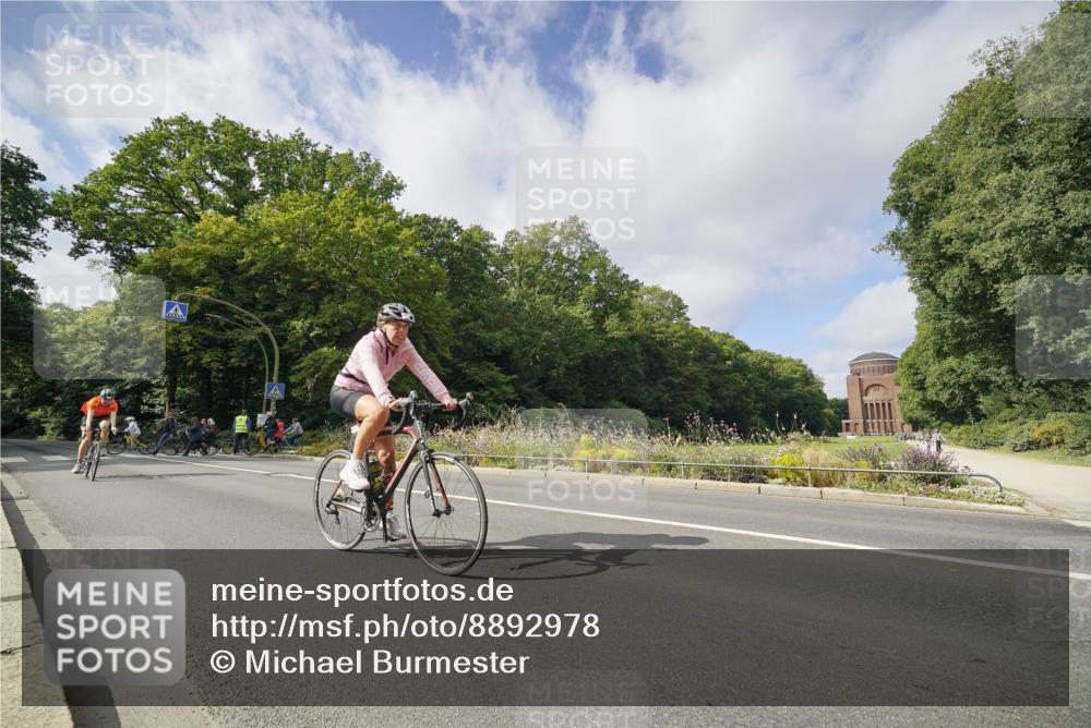 14.09.2025 - Stadtparktriathlon Michael Burmester http://msf.ph/oto/8892978 14.09.2025 11:32:21 Radfahren 894, 968, 974, 997, 1017 meine-sportfotos.de