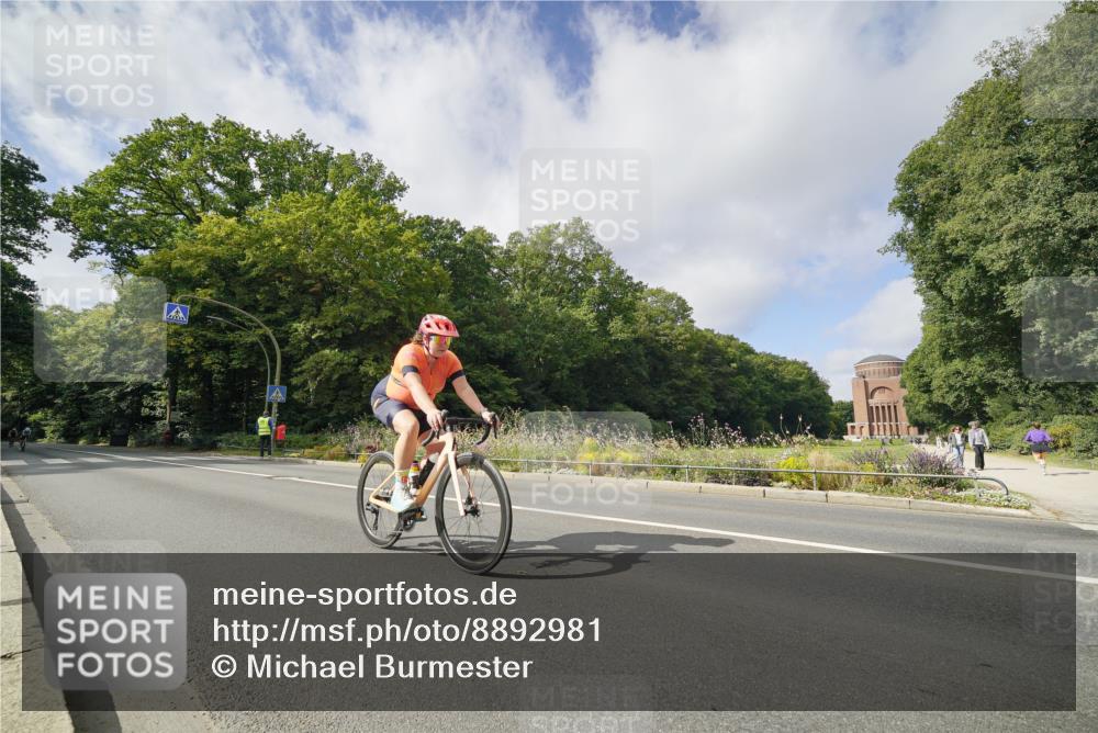 14.09.2025 - Stadtparktriathlon Michael Burmester http://msf.ph/oto/8892981 14.09.2025 11:32:40 Radfahren 936, 950, 967, 986 meine-sportfotos.de
