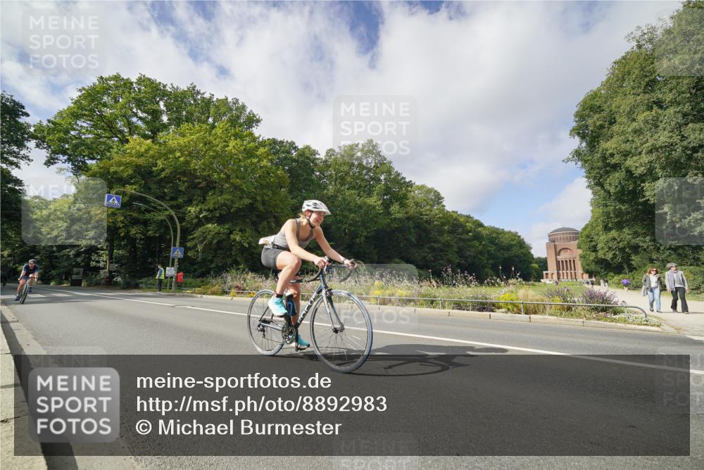 14.09.2025 - Stadtparktriathlon Michael Burmester http://msf.ph/oto/8892983 14.09.2025 11:32:46 Radfahren 936, 950, 967, 986, 994 meine-sportfotos.de