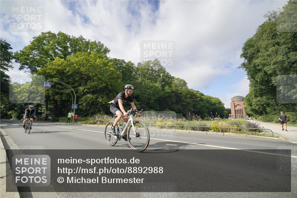 14.09.2025 - Stadtparktriathlon Michael Burmester http://msf.ph/oto/8892988 14.09.2025 11:33:04 Radfahren 843, 970 meine-sportfotos.de