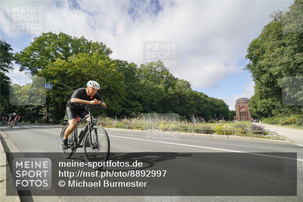 14.09.2025 - Stadtparktriathlon Michael Burmester http://msf.ph/oto/8892997 14.09.2025 11:33:25 Radfahren 824, 839, 946, 962, 980, 1006, 1008, 1067 meine-sportfotos.de