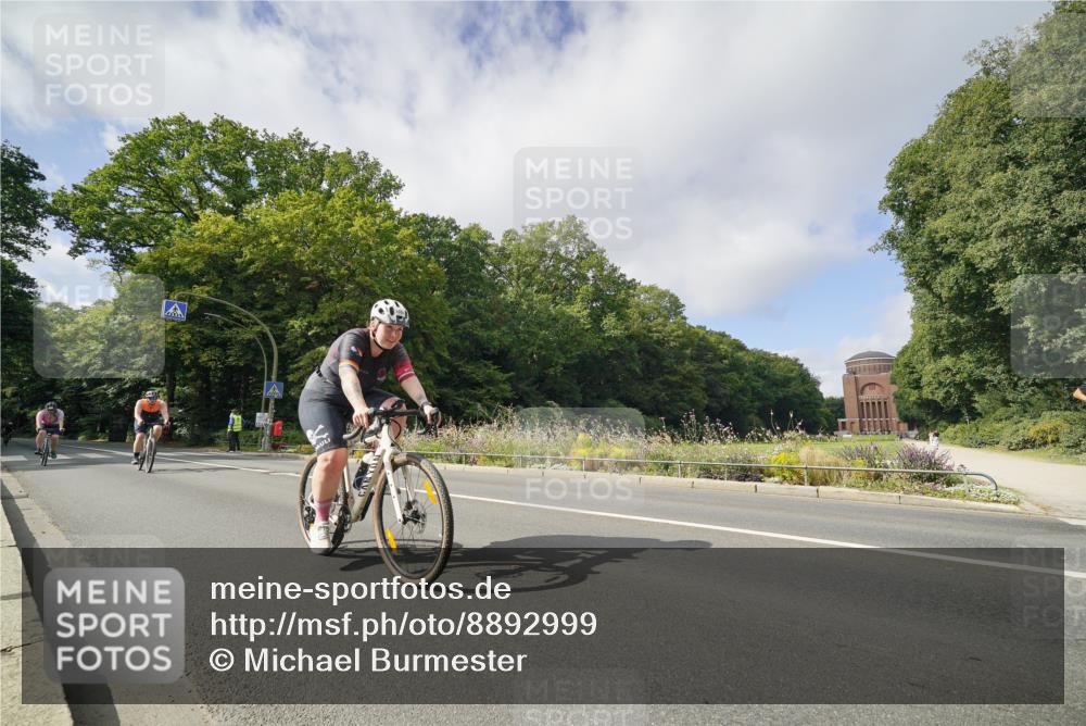 14.09.2025 - Stadtparktriathlon Michael Burmester http://msf.ph/oto/8892999 14.09.2025 11:33:28 Radfahren 824, 839, 946, 962, 980, 1006, 1008, 1067 meine-sportfotos.de