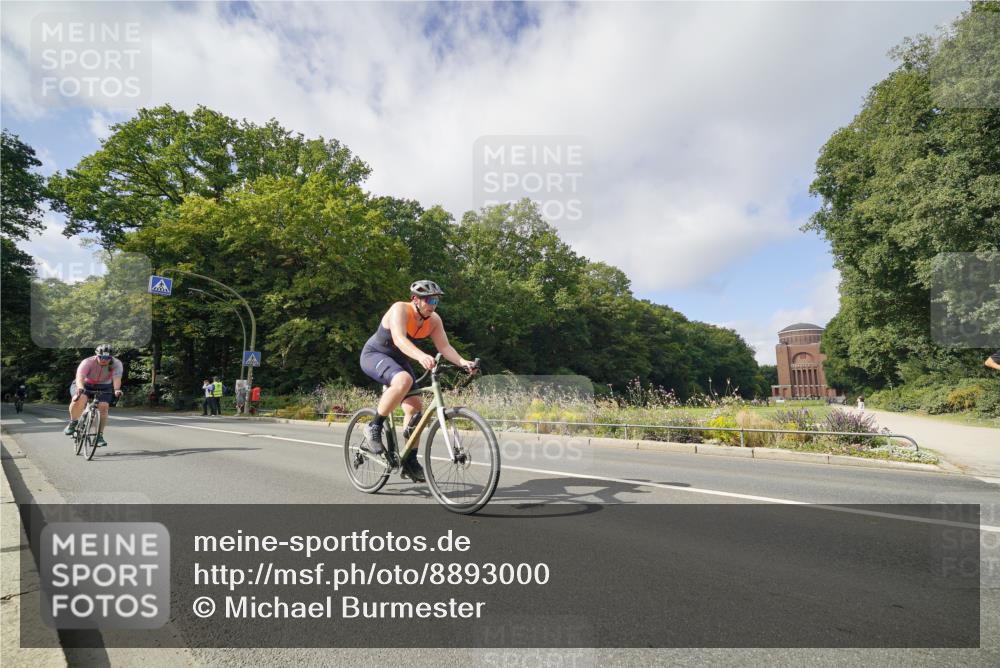14.09.2025 - Stadtparktriathlon Michael Burmester http://msf.ph/oto/8893000 14.09.2025 11:33:29 Radfahren 824, 839, 962, 980, 1006, 1008, 1067 meine-sportfotos.de