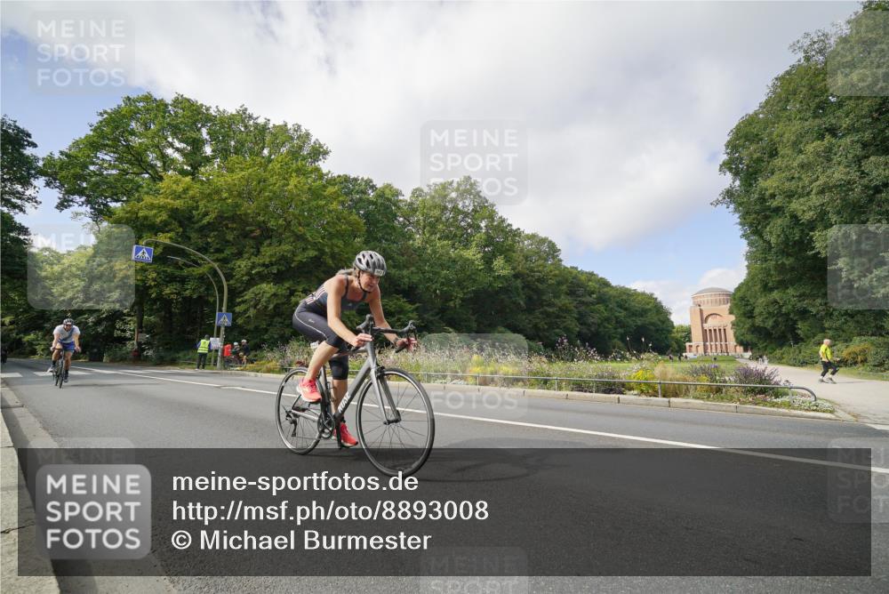 14.09.2025 - Stadtparktriathlon Michael Burmester http://msf.ph/oto/8893008 14.09.2025 11:34:02 Radfahren 911, 942, 1015, 1036 meine-sportfotos.de