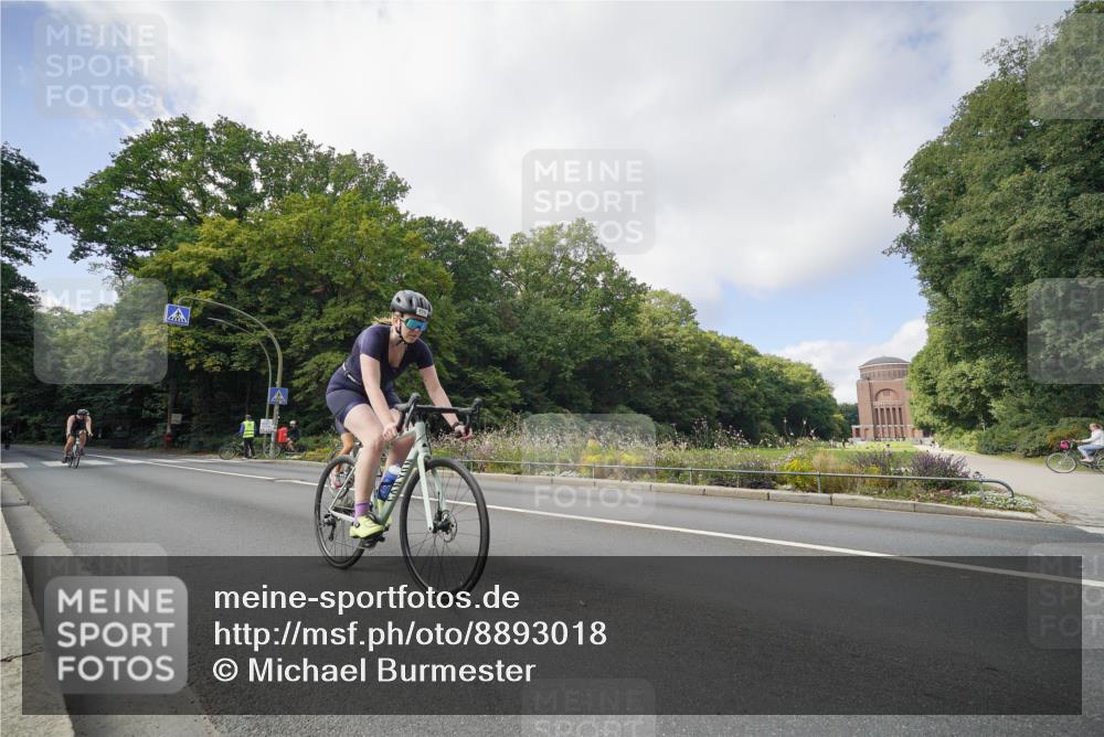 14.09.2025 - Stadtparktriathlon Michael Burmester http://msf.ph/oto/8893018 14.09.2025 11:34:32 Radfahren 902, 926, 934, 969, 1035 meine-sportfotos.de
