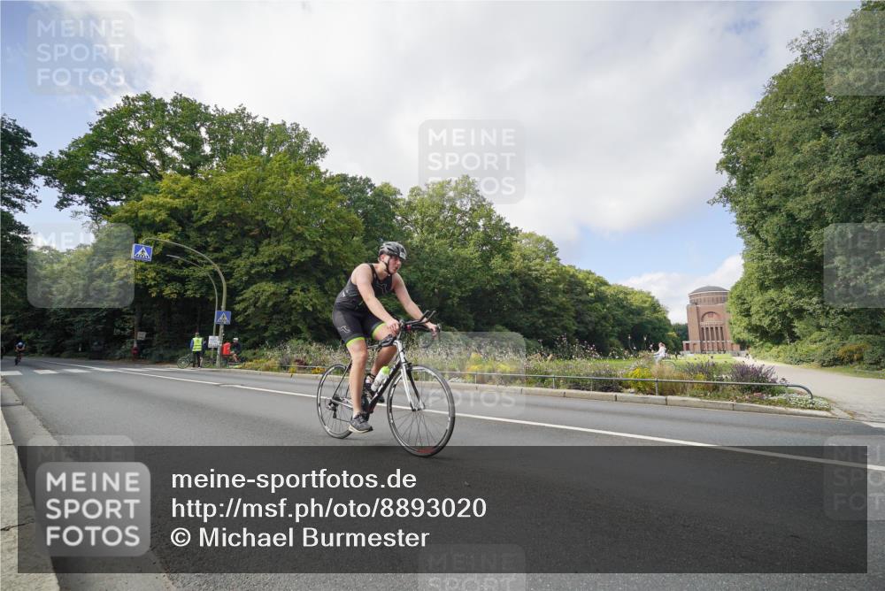 14.09.2025 - Stadtparktriathlon Michael Burmester http://msf.ph/oto/8893020 14.09.2025 11:34:35 Radfahren 902, 926, 969, 993, 1035 meine-sportfotos.de