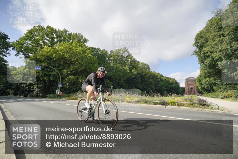 14.09.2025 - Stadtparktriathlon Michael Burmester http://msf.ph/oto/8893026 14.09.2025 11:34:52 Radfahren 976, 979, 1082 meine-sportfotos.de