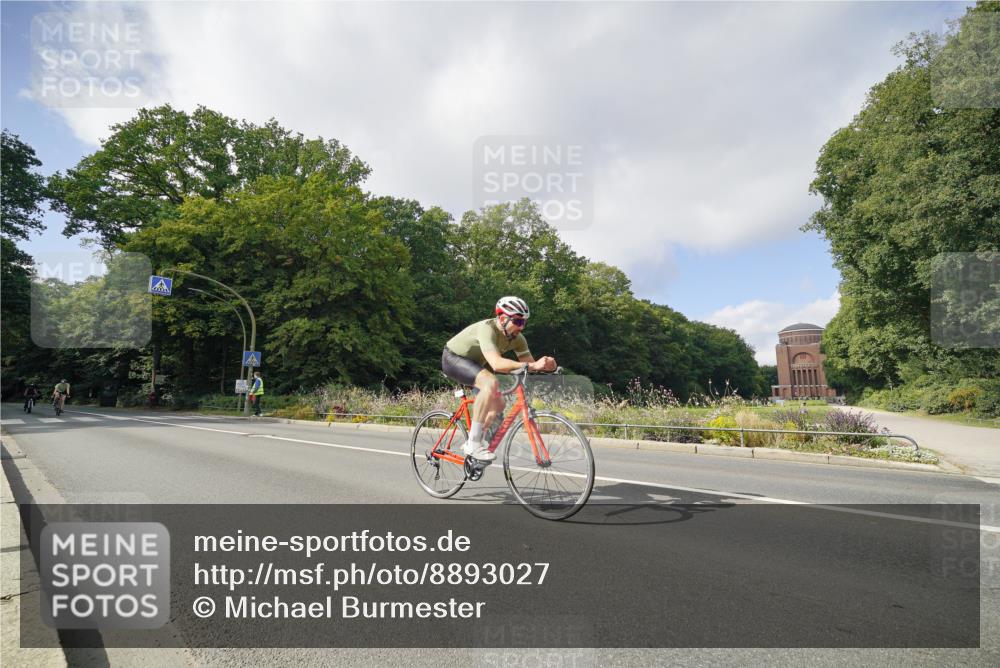 14.09.2025 - Stadtparktriathlon Michael Burmester http://msf.ph/oto/8893027 14.09.2025 11:35:01 Radfahren 924, 961, 985, 1082 meine-sportfotos.de