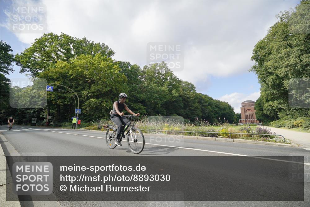 14.09.2025 - Stadtparktriathlon Michael Burmester http://msf.ph/oto/8893030 14.09.2025 11:35:06 Radfahren 924, 961, 985, 1012, 1082 meine-sportfotos.de