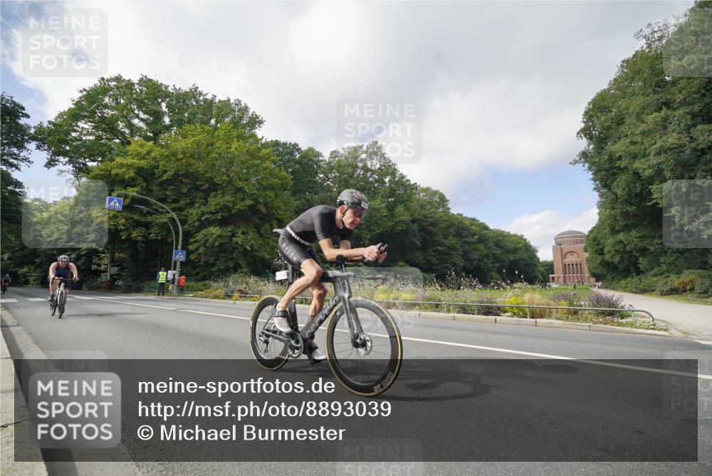 14.09.2025 - Stadtparktriathlon Michael Burmester http://msf.ph/oto/8893039 14.09.2025 11:35:21 Radfahren 868, 931, 932, 947, 990, 1041, 1103 meine-sportfotos.de
