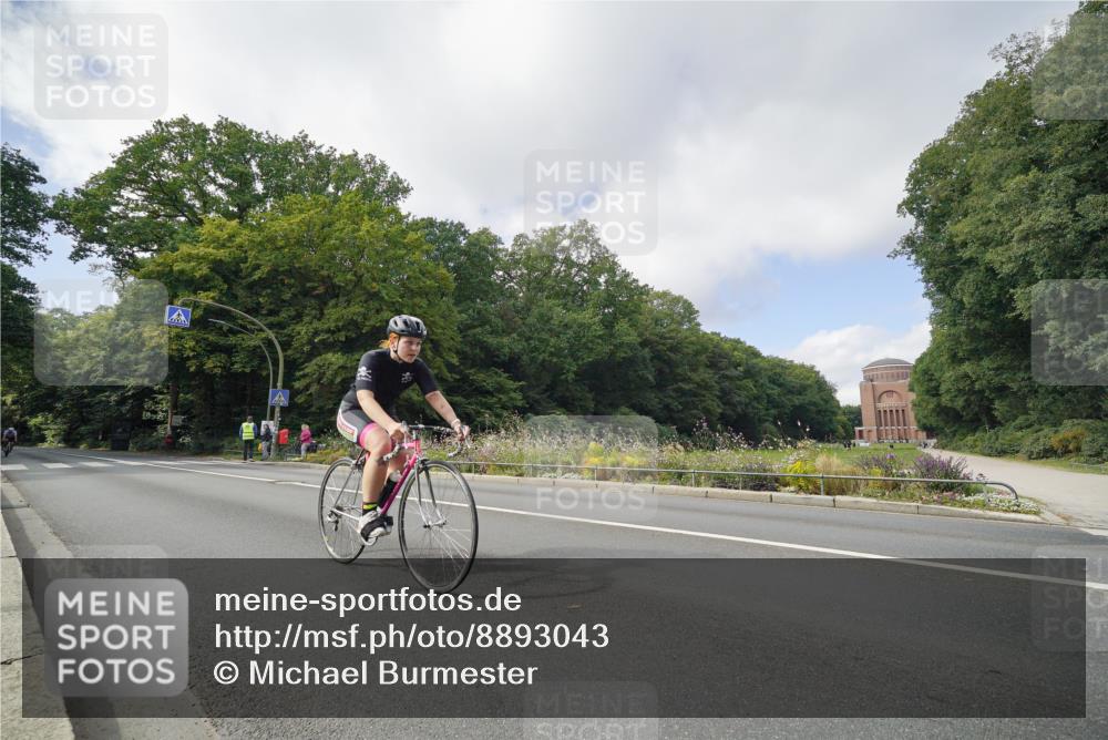 14.09.2025 - Stadtparktriathlon Michael Burmester http://msf.ph/oto/8893043 14.09.2025 11:35:28 Radfahren 931, 941, 947, 990, 1023 meine-sportfotos.de