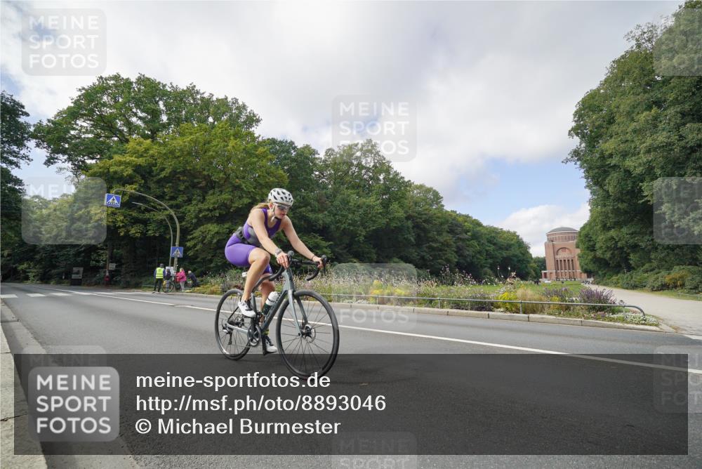 14.09.2025 - Stadtparktriathlon Michael Burmester http://msf.ph/oto/8893046 14.09.2025 11:35:35 Radfahren 941, 1020, 1023 meine-sportfotos.de