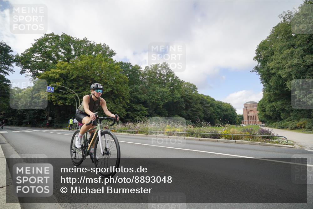 14.09.2025 - Stadtparktriathlon Michael Burmester http://msf.ph/oto/8893048 14.09.2025 11:35:46 Radfahren 995, 996, 1020, 1076 meine-sportfotos.de