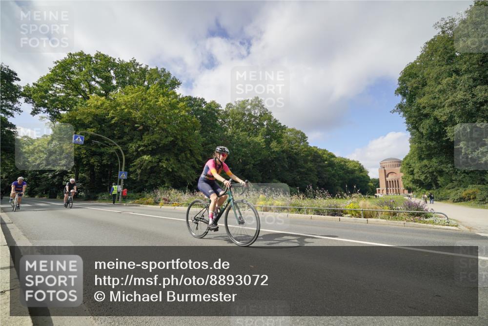 14.09.2025 - Stadtparktriathlon Michael Burmester http://msf.ph/oto/8893072 14.09.2025 11:36:44 Radfahren 916, 938, 973, 982, 989, 1018, 1077, 1083, 1101 meine-sportfotos.de