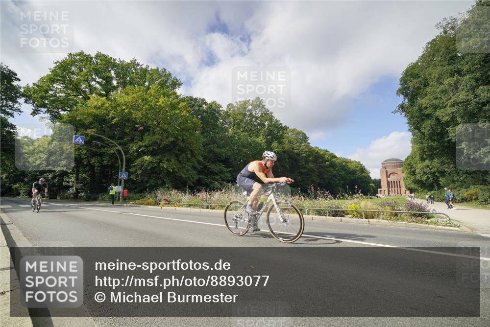14.09.2025 - Stadtparktriathlon Michael Burmester http://msf.ph/oto/8893077 14.09.2025 11:36:48 Radfahren 916, 938, 973, 982, 1018, 1077, 1083 meine-sportfotos.de