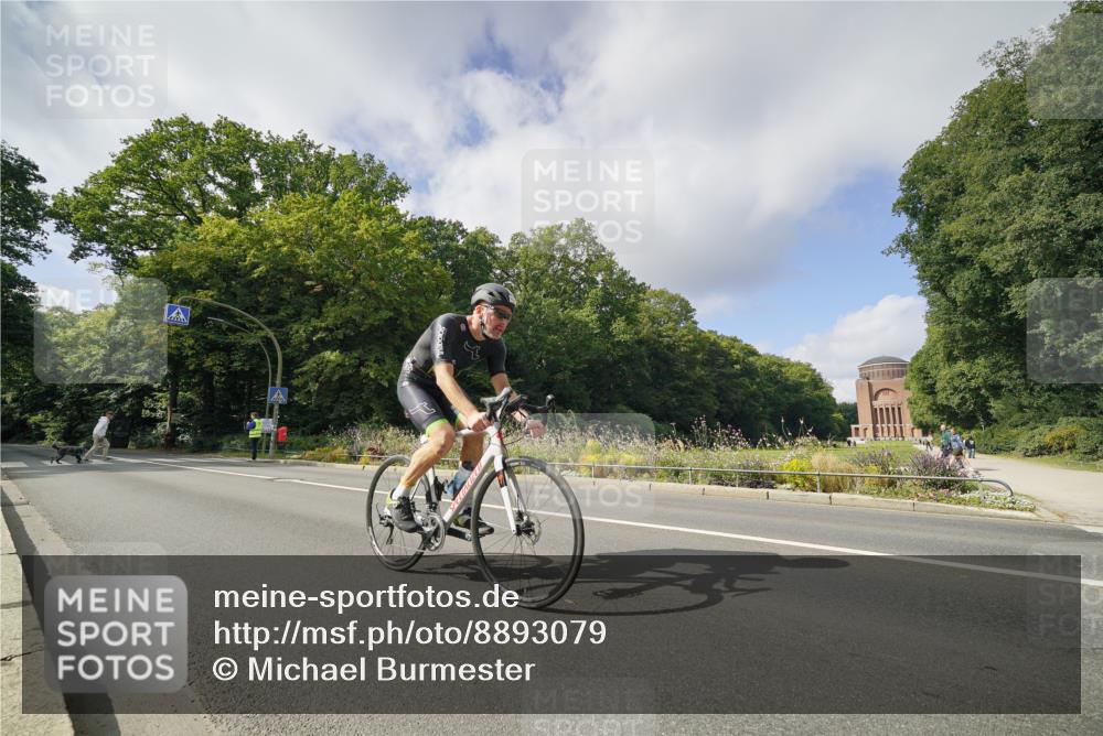 14.09.2025 - Stadtparktriathlon Michael Burmester http://msf.ph/oto/8893079 14.09.2025 11:36:49 Radfahren 916, 938, 973, 982, 1018, 1077, 1083 meine-sportfotos.de