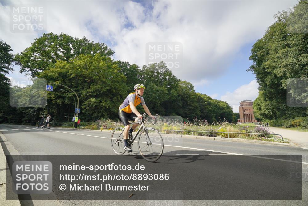 14.09.2025 - Stadtparktriathlon Michael Burmester http://msf.ph/oto/8893086 14.09.2025 11:37:10 Radfahren 975, 1027, 1048, 1051 meine-sportfotos.de