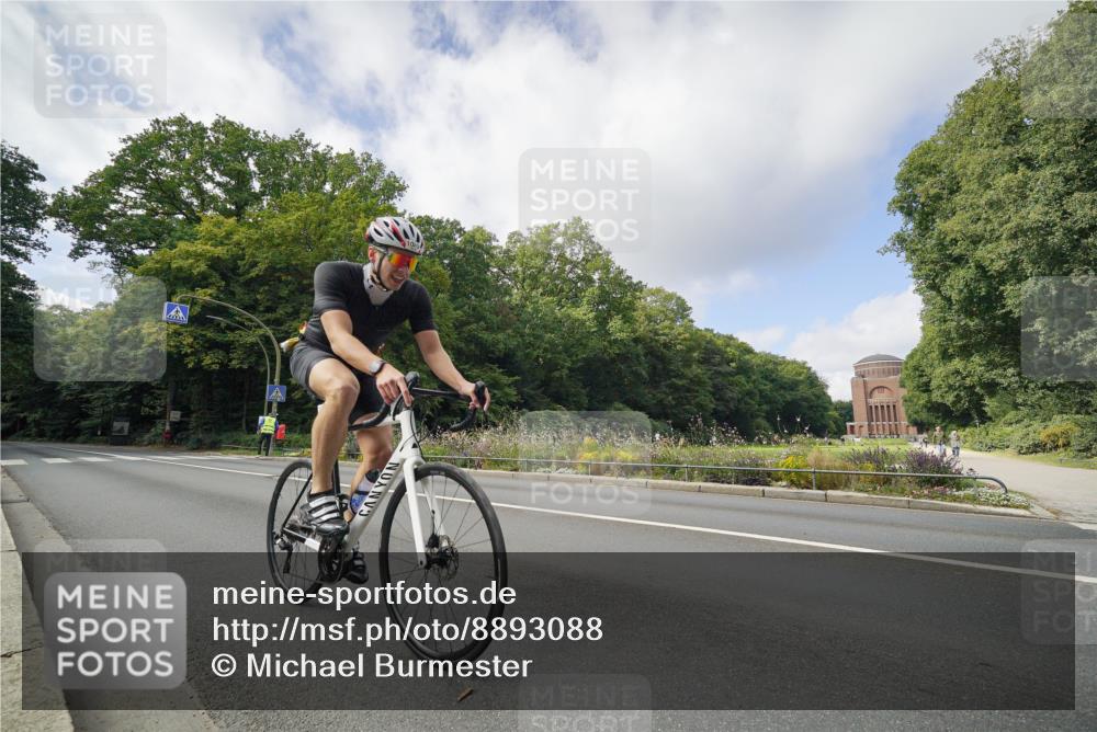 14.09.2025 - Stadtparktriathlon Michael Burmester http://msf.ph/oto/8893088 14.09.2025 11:37:30 Radfahren 1016, 1040 meine-sportfotos.de