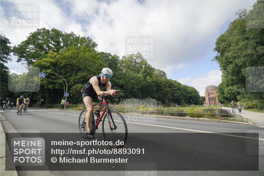 14.09.2025 - Stadtparktriathlon Michael Burmester http://msf.ph/oto/8893091 14.09.2025 11:37:43 Radfahren 981, 984, 1016, 1039, 1043, 1054, 1107 meine-sportfotos.de