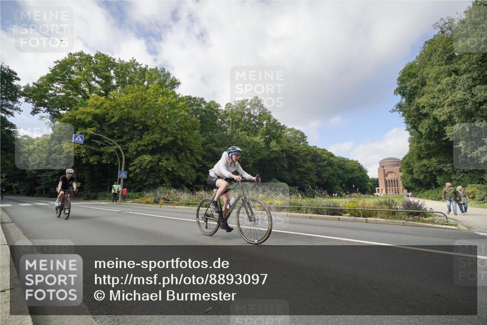 14.09.2025 - Stadtparktriathlon Michael Burmester http://msf.ph/oto/8893097 14.09.2025 11:37:48 Radfahren 981, 984, 1026, 1039, 1043, 1054, 1107 meine-sportfotos.de