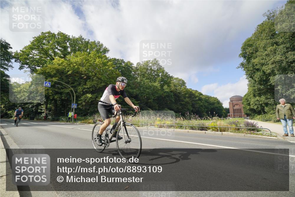 14.09.2025 - Stadtparktriathlon Michael Burmester http://msf.ph/oto/8893109 14.09.2025 11:38:13 Radfahren 891, 1065 meine-sportfotos.de