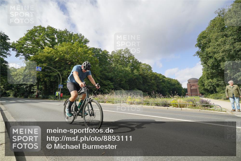 14.09.2025 - Stadtparktriathlon Michael Burmester http://msf.ph/oto/8893111 14.09.2025 11:38:15 Radfahren 891, 937, 1065 meine-sportfotos.de