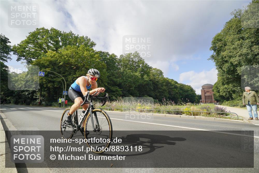 14.09.2025 - Stadtparktriathlon Michael Burmester http://msf.ph/oto/8893118 14.09.2025 11:38:35 Radfahren 828, 955, 1078 meine-sportfotos.de