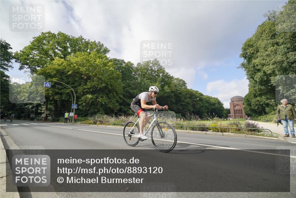 14.09.2025 - Stadtparktriathlon Michael Burmester http://msf.ph/oto/8893120 14.09.2025 11:38:47 Radfahren 855, 943, 1019, 1046, 1047 meine-sportfotos.de