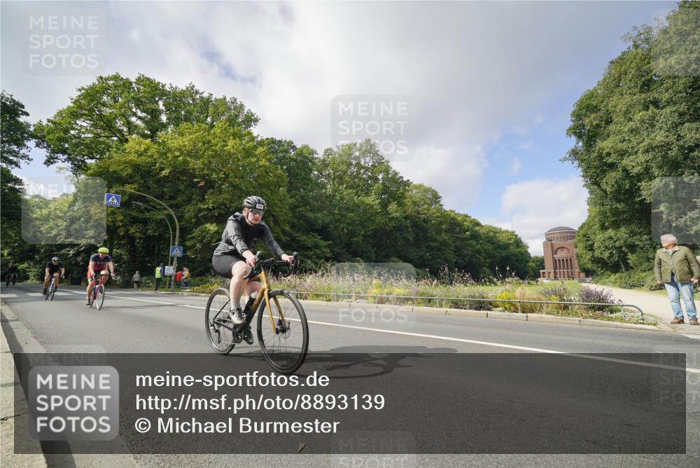 14.09.2025 - Stadtparktriathlon Michael Burmester http://msf.ph/oto/8893139 14.09.2025 11:39:26 Radfahren 927, 940, 960, 1031, 1058, 1073, 1087, 1110 meine-sportfotos.de