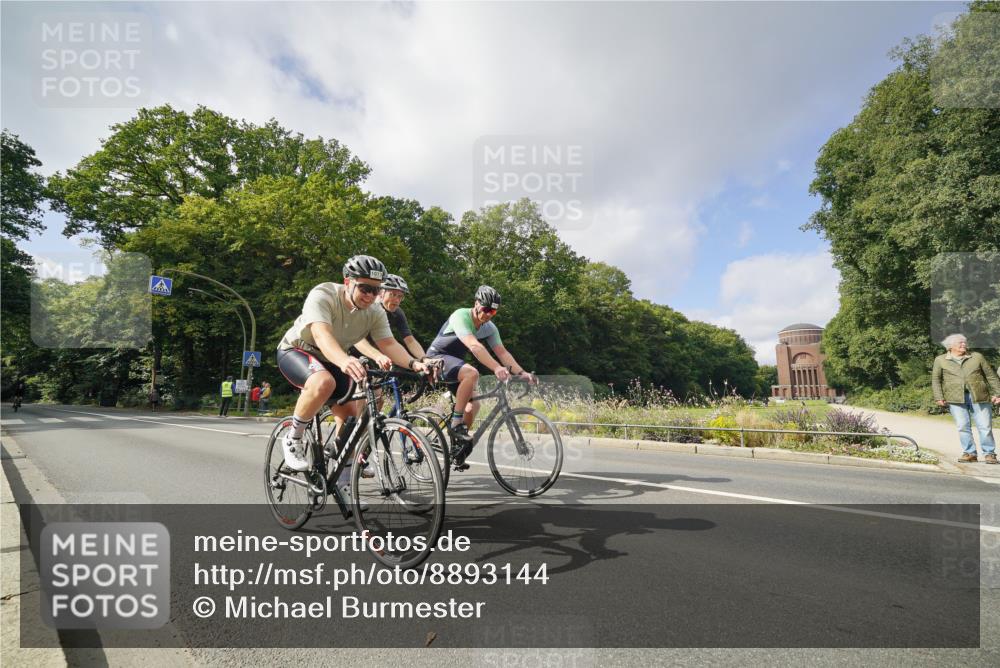 14.09.2025 - Stadtparktriathlon Michael Burmester http://msf.ph/oto/8893144 14.09.2025 11:39:33 Radfahren 940, 1031, 1058, 1073, 1088, 1110, 1120 meine-sportfotos.de