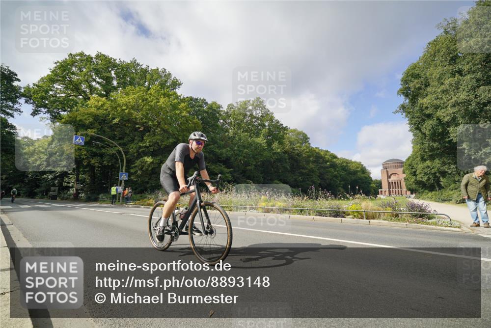 14.09.2025 - Stadtparktriathlon Michael Burmester http://msf.ph/oto/8893148 14.09.2025 11:39:44 Radfahren 964, 1063, 1095, 1108, 1120 meine-sportfotos.de