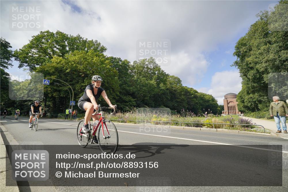 14.09.2025 - Stadtparktriathlon Michael Burmester http://msf.ph/oto/8893156 14.09.2025 11:39:56 Radfahren 822, 929, 945, 957, 964, 1056, 1060, 1067 meine-sportfotos.de