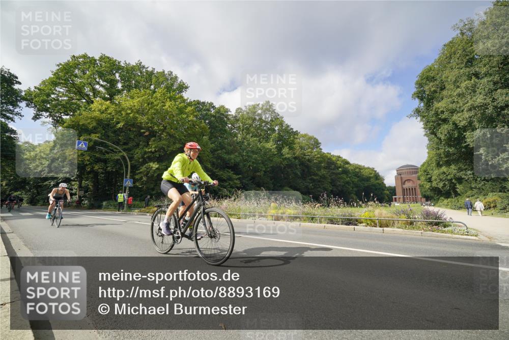 14.09.2025 - Stadtparktriathlon Michael Burmester http://msf.ph/oto/8893169 14.09.2025 11:40:38 Radfahren 857, 950, 966, 967, 1007, 1089, 1116 meine-sportfotos.de