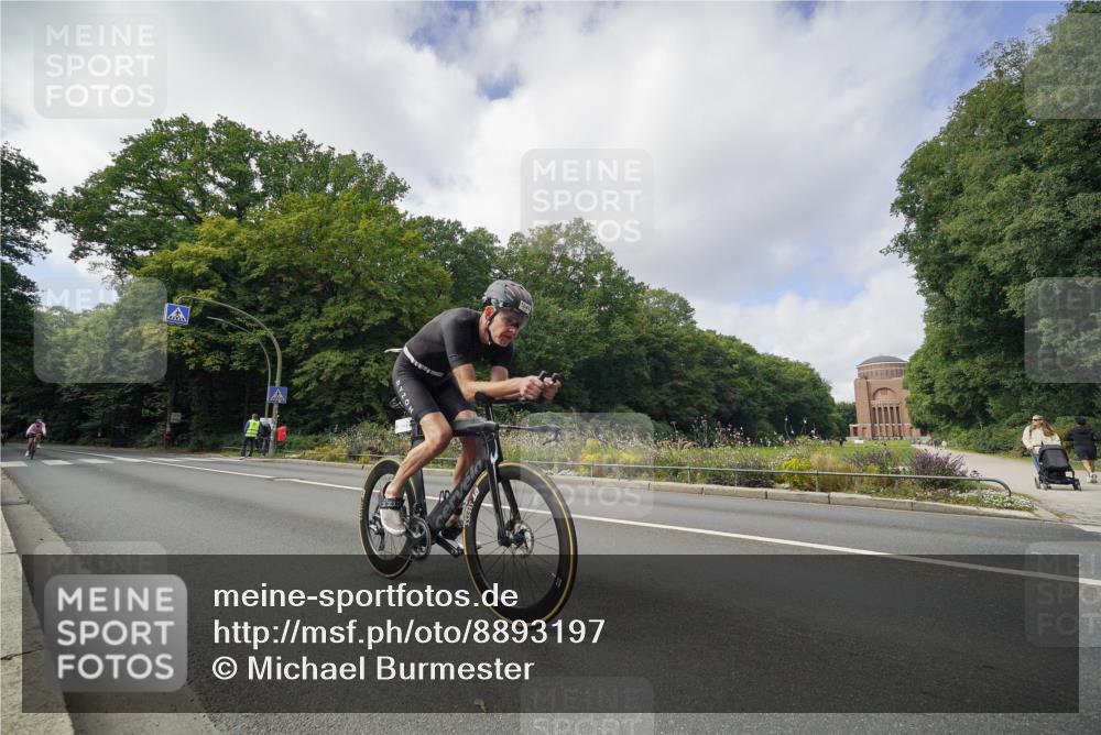 14.09.2025 - Stadtparktriathlon Michael Burmester http://msf.ph/oto/8893197 14.09.2025 11:41:49 Radfahren 974, 1041, 1050 meine-sportfotos.de